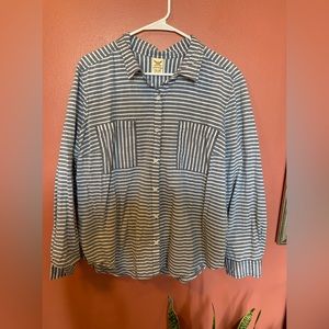 Women’s Button Down Long Sleeve Shirt. Like New.